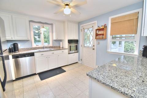 9 Edith Ave, Woburn, MA 01801 photo 4