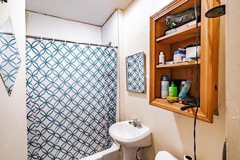 32 Dickinson St, Springfield, MA 01108 photo 6