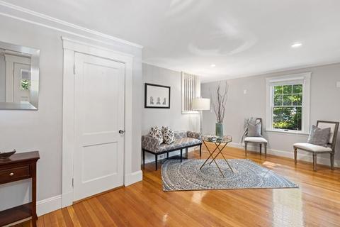 10 King St, Reading, MA 01867 photo 4