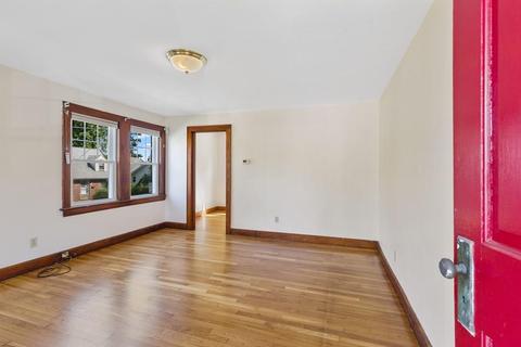 4 Glancy Ln, Dedham, MA 02026 photo 4