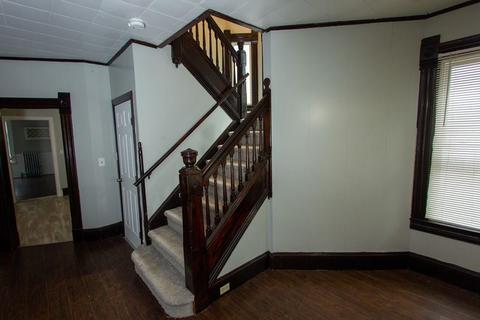 37 Dresden St, Springfield, MA 01109 photo 4