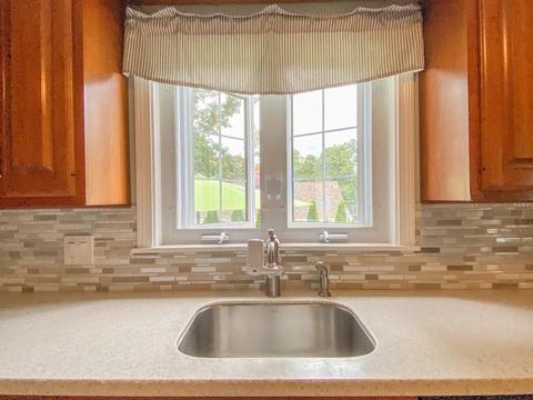 60 Old Brook Rd, Springfield, MA 01118 photo 10