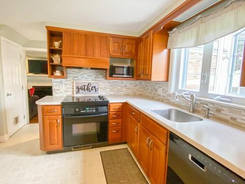 60 Old Brook Rd, Springfield, MA 01118 photo 11