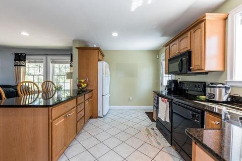 8 Whitins Rd #B, Sutton, MA 01590 photo 2
