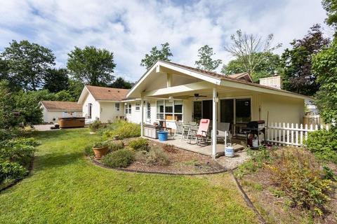 39 Lyons Rd, Dudley, MA 01571 photo 2
