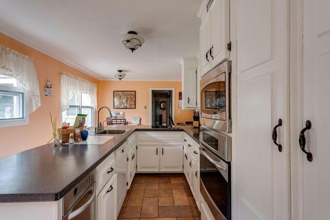 39 Lyons Rd, Dudley, MA 01571 photo 4