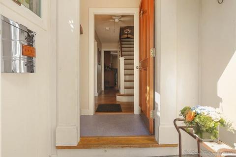 8 Euclid Ave, Marblehead, MA 01945 photo 2