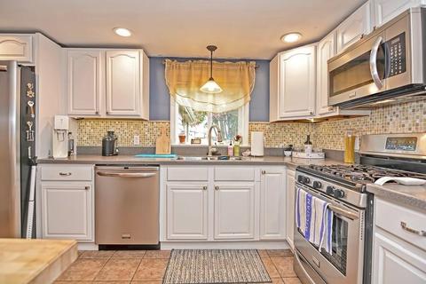 95 Carter St, Fall River, MA 02721 photo 3