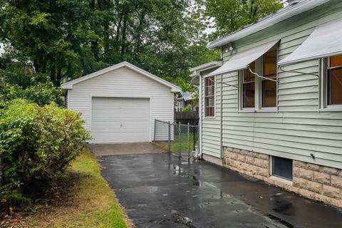 90 Merida St, Springfield, MA 01104 photo 2