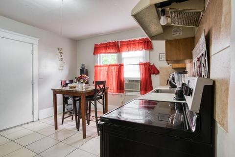 70 Windemere St, Springfield, MA 01104 photo 6