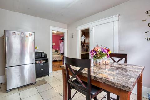 70 Windemere St, Springfield, MA 01104 photo 5