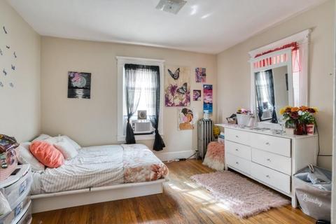 70 Windemere St, Springfield, MA 01104 photo 19