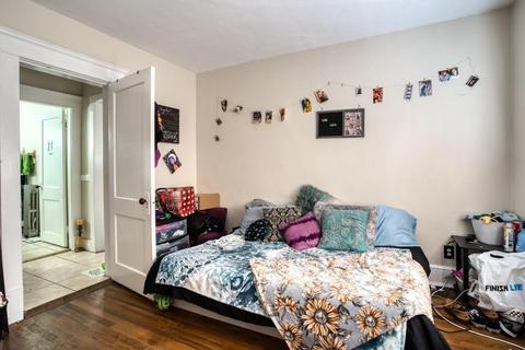 70 Windemere St, Springfield, MA 01104 photo 27