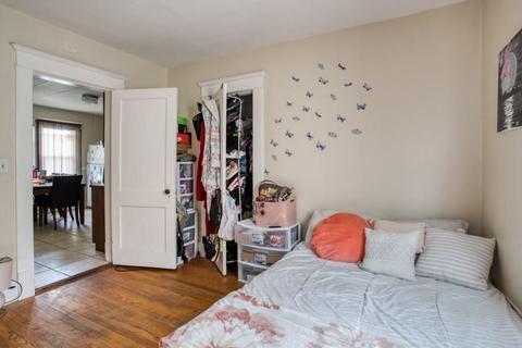 70 Windemere St, Springfield, MA 01104 photo 18
