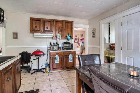 70 Windemere St, Springfield, MA 01104 photo 21