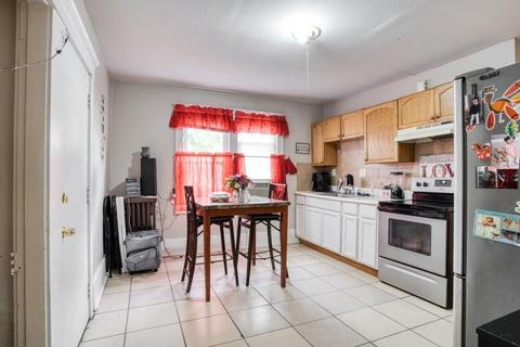 70 Windemere St, Springfield, MA 01104 photo 4