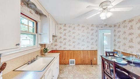 210 Windemere St, Springfield, MA 01104 photo 10
