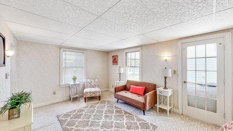 210 Windemere St, Springfield, MA 01104 photo 6