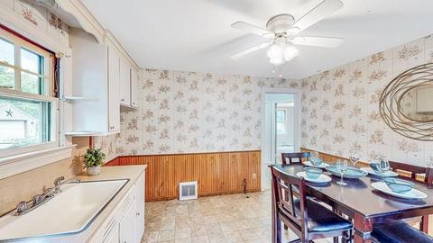 210 Windemere St, Springfield, MA 01104 photo 9