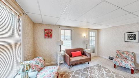 210 Windemere St, Springfield, MA 01104 photo 2
