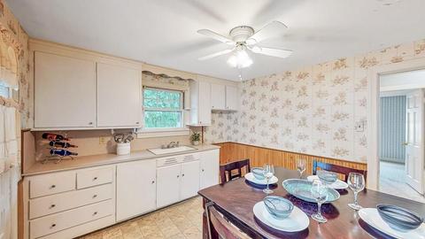 210 Windemere St, Springfield, MA 01104 photo 8