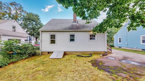 210 Windemere St, Springfield, MA 01104 photo 24