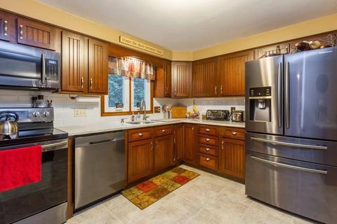 3 Nancy Ct, Blackstone, MA 01504 photo 4