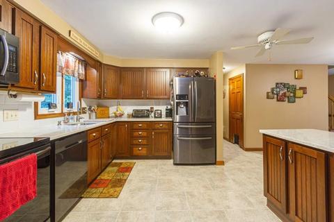 3 Nancy Ct, Blackstone, MA 01504 photo 3