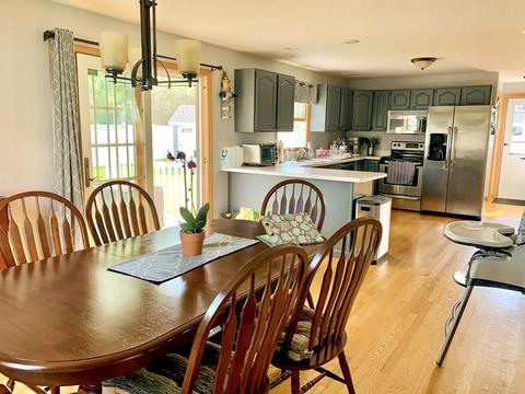 11 Arthur St, Chicopee, MA 01013 photo 3