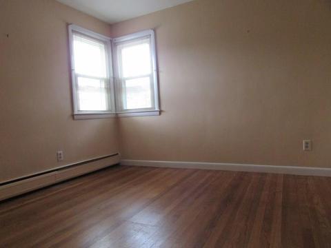33 Irene St, Springfield, MA 01108 photo 11