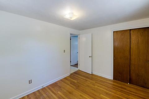 17 Regal St, Springfield, MA 01118 photo 16