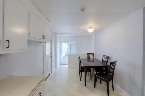 17 Regal St, Springfield, MA 01118 photo 8