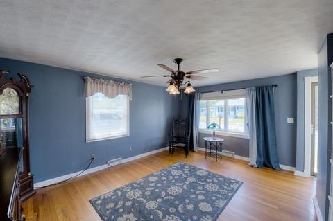 17 Regal St, Springfield, MA 01118 photo 9