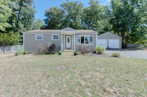 17 Regal St, Springfield, MA 01118 photo 3