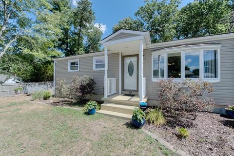 17 Regal St, Springfield, MA 01118 photo 1