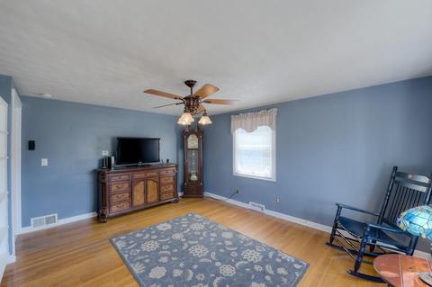 17 Regal St, Springfield, MA 01118 photo 10