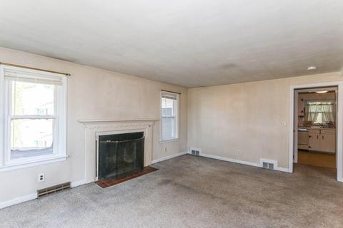 23 Brookside Cir, Springfield, MA 01129 photo 7