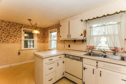 23 Brookside Cir, Springfield, MA 01129 photo 5