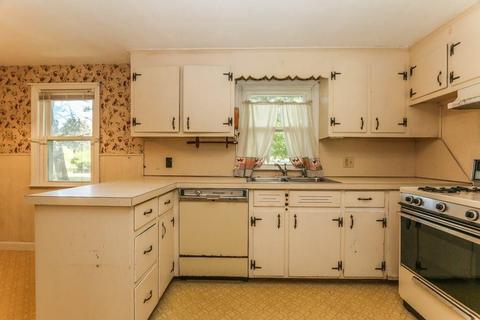 23 Brookside Cir, Springfield, MA 01129 photo 3
