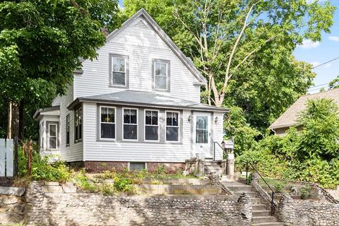 34 Walnut St, Maynard, MA 01754 photo 2