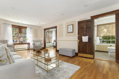 39 Cross St, Reading, MA 01867 photo 5
