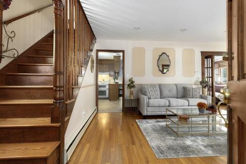 39 Cross St, Reading, MA 01867 photo 4