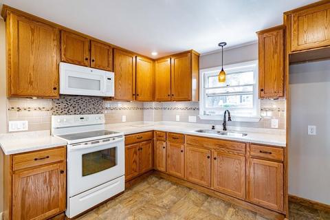 38 Hatch St, Springfield, MA 01129 photo 4