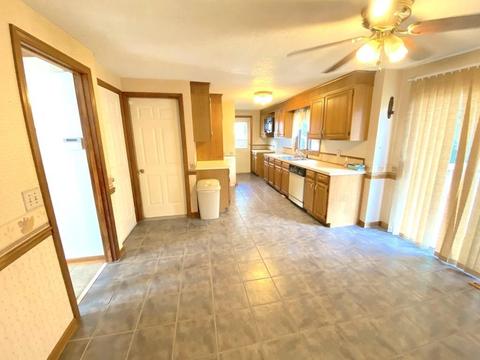 79 Eloise St, Springfield, MA 01118 photo 4