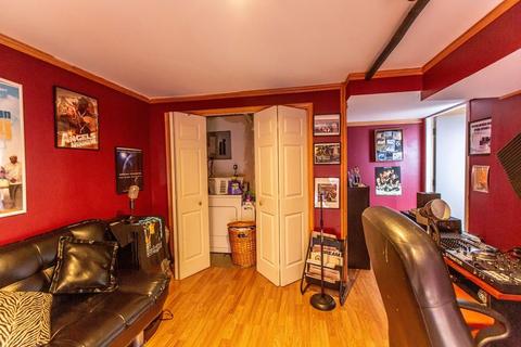 15 Barber St, Springfield, MA 01109 photo 21