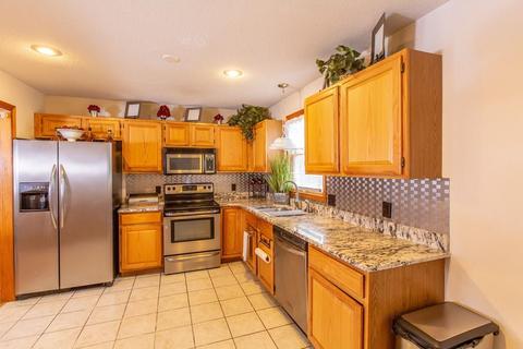 15 Barber St, Springfield, MA 01109 photo 4