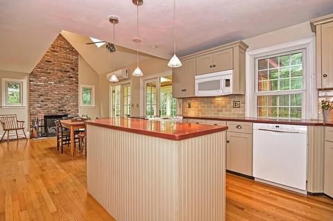 59 South St, Upton, MA 01568 photo 4