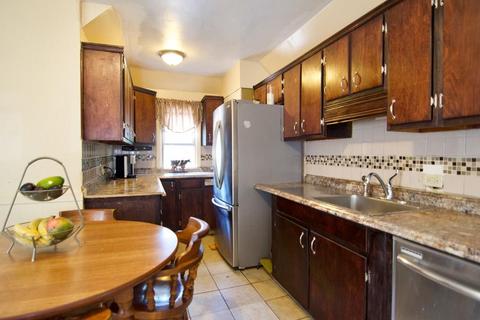 166 Euclid Ave, Springfield, MA 01108 photo 8