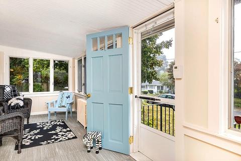 46 Highland St, Barnstable, MA 02601 photo 3