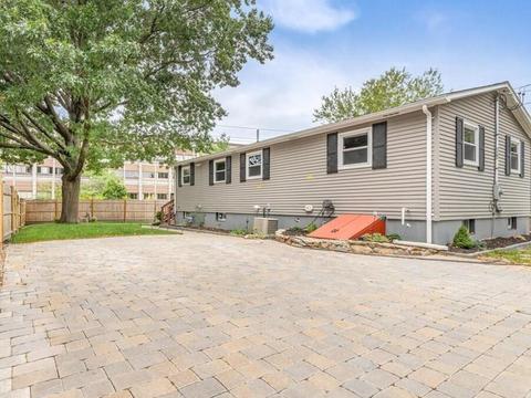 50 Simon St, Beverly, MA 01915 photo 2